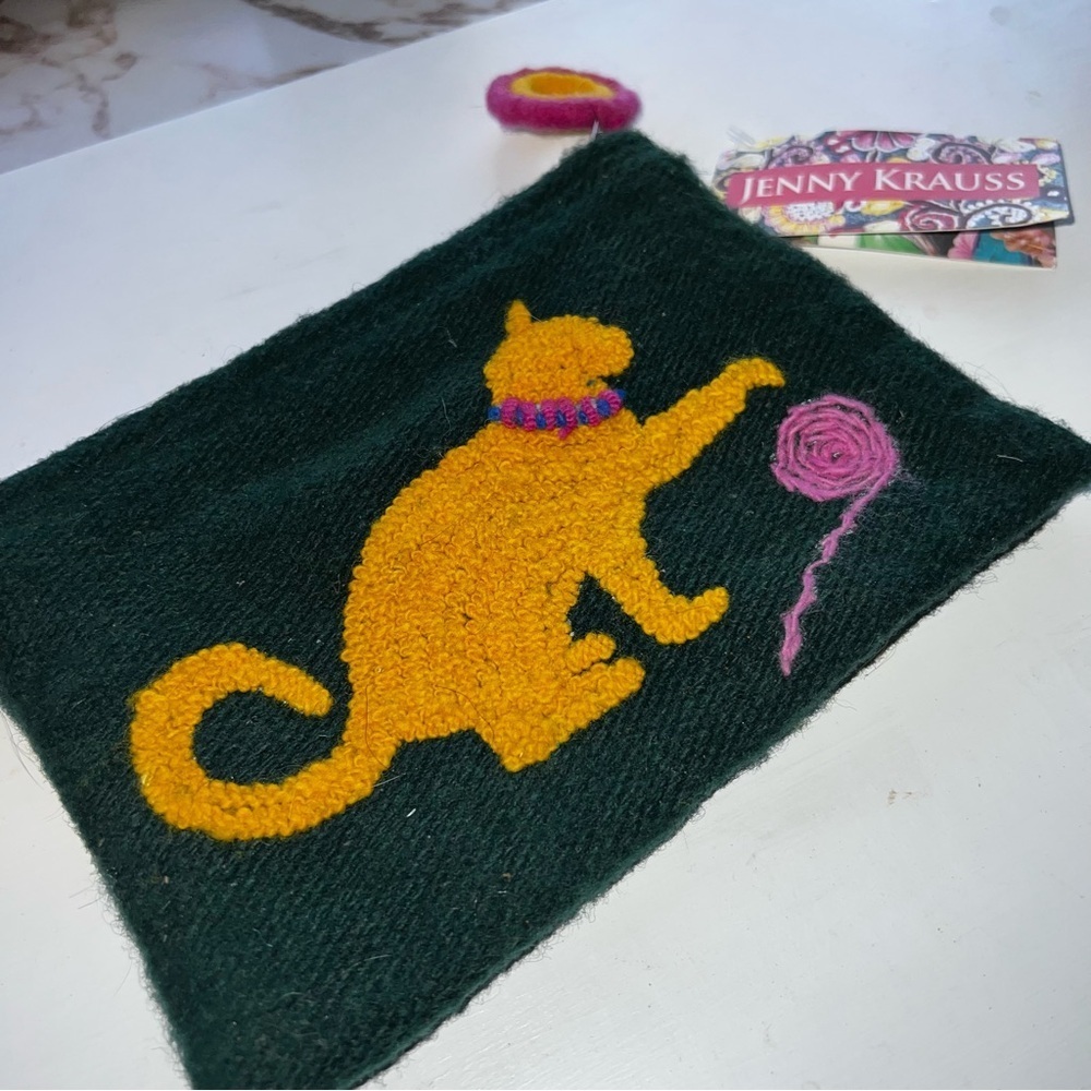 Jenny Krauss Cat with Yarn Ball Zip Up Clutch Pouch Green Yellow and Pink NWT